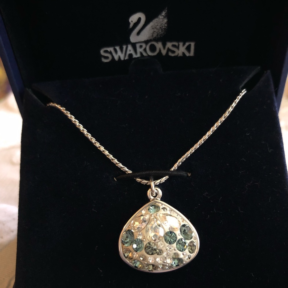 Swarovski necklace like new!